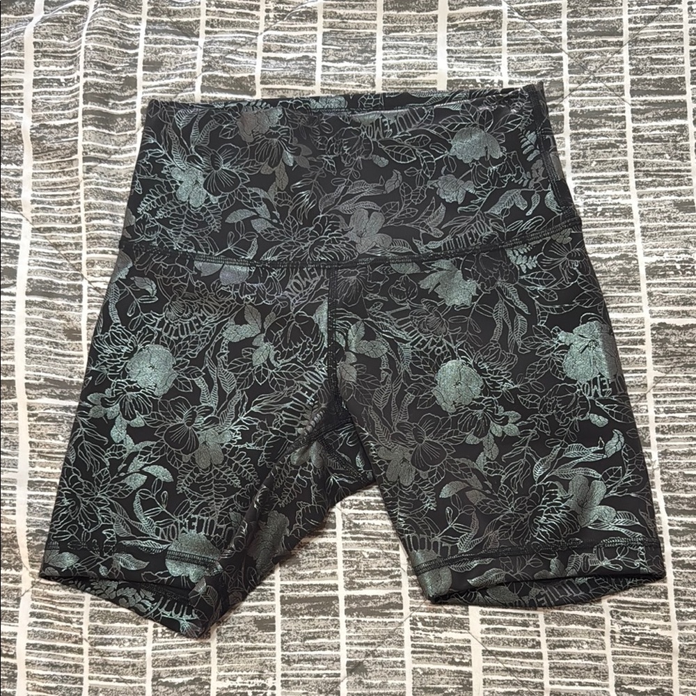 NWOT women’s lululemon Wunder train shorts size 6